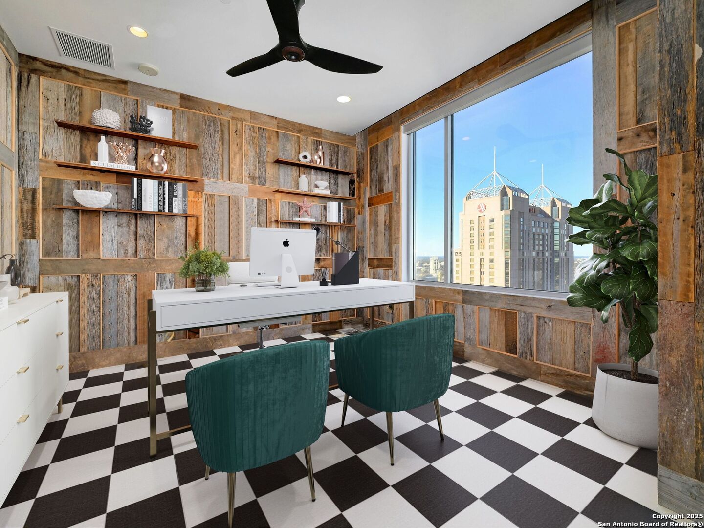 610 E MARKET ST 2816