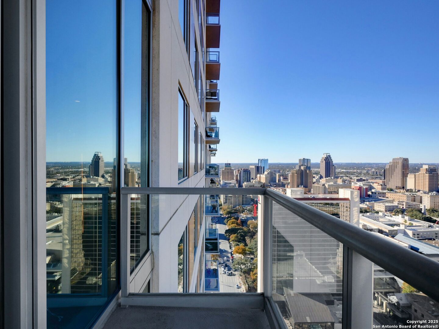 610 E MARKET ST 2816