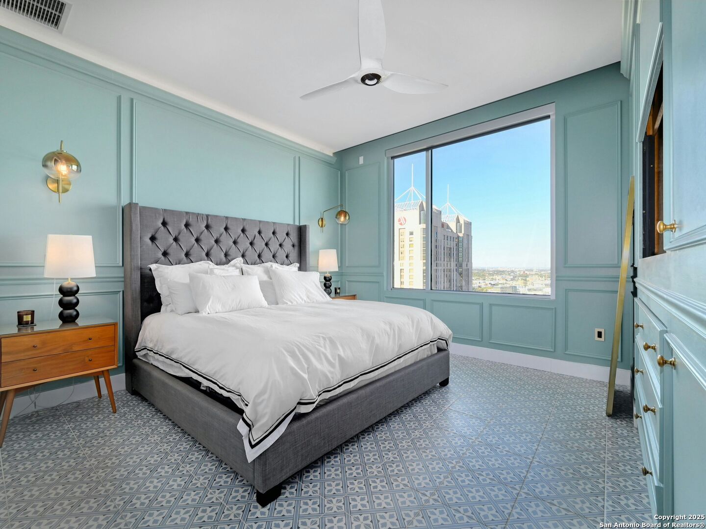 610 E MARKET ST 2816