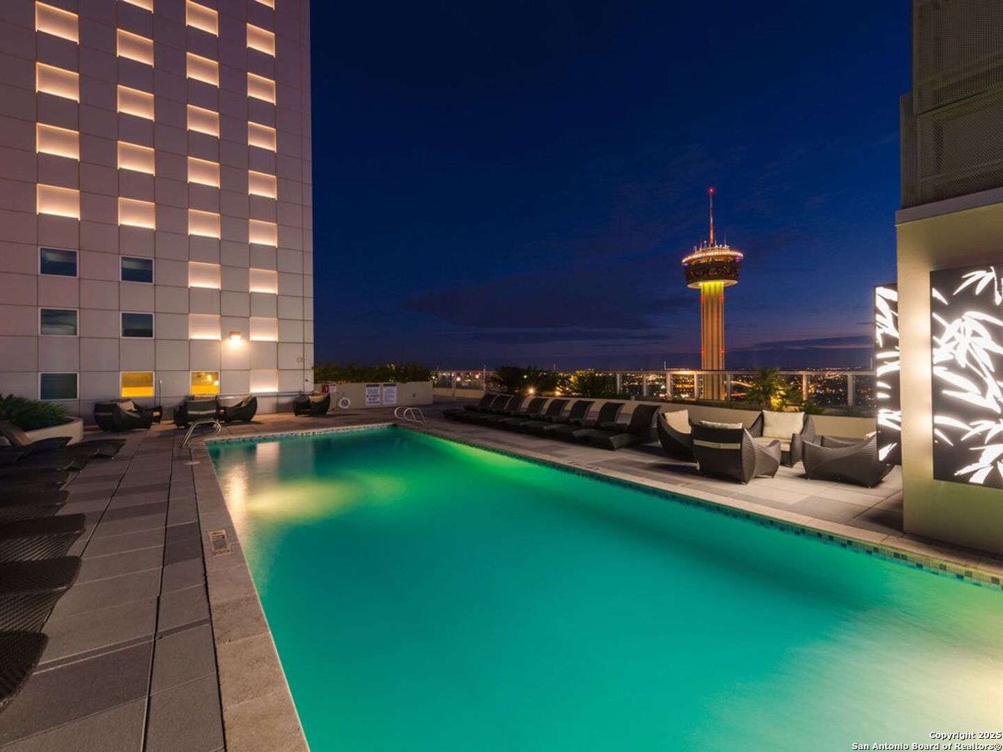 610 E MARKET ST 2816