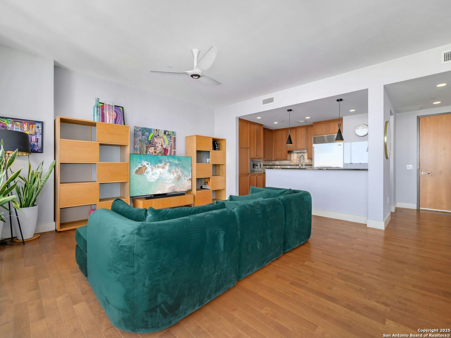 610 E MARKET ST 2816