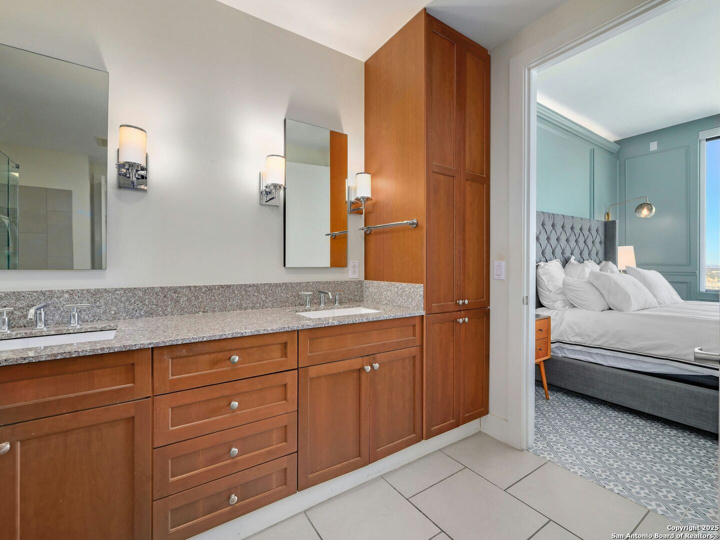 610 E MARKET ST 2816