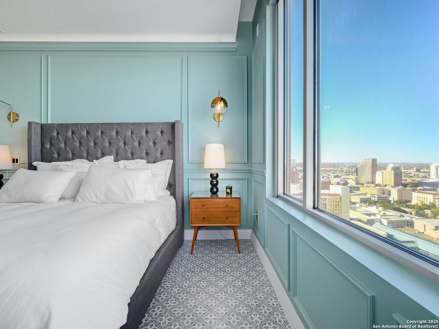 610 E MARKET ST 2816