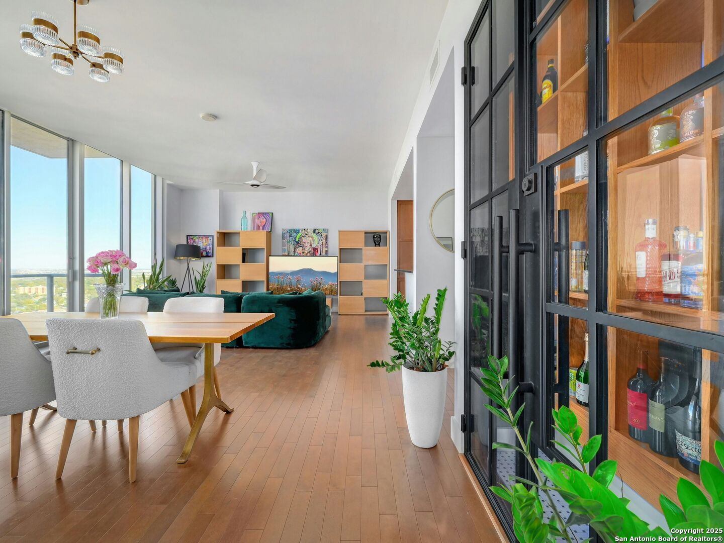 610 E MARKET ST 2816