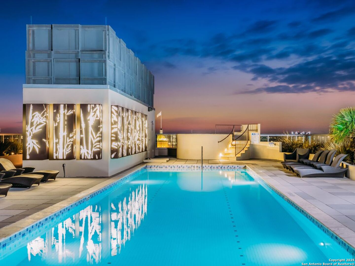 610 E MARKET ST 2816