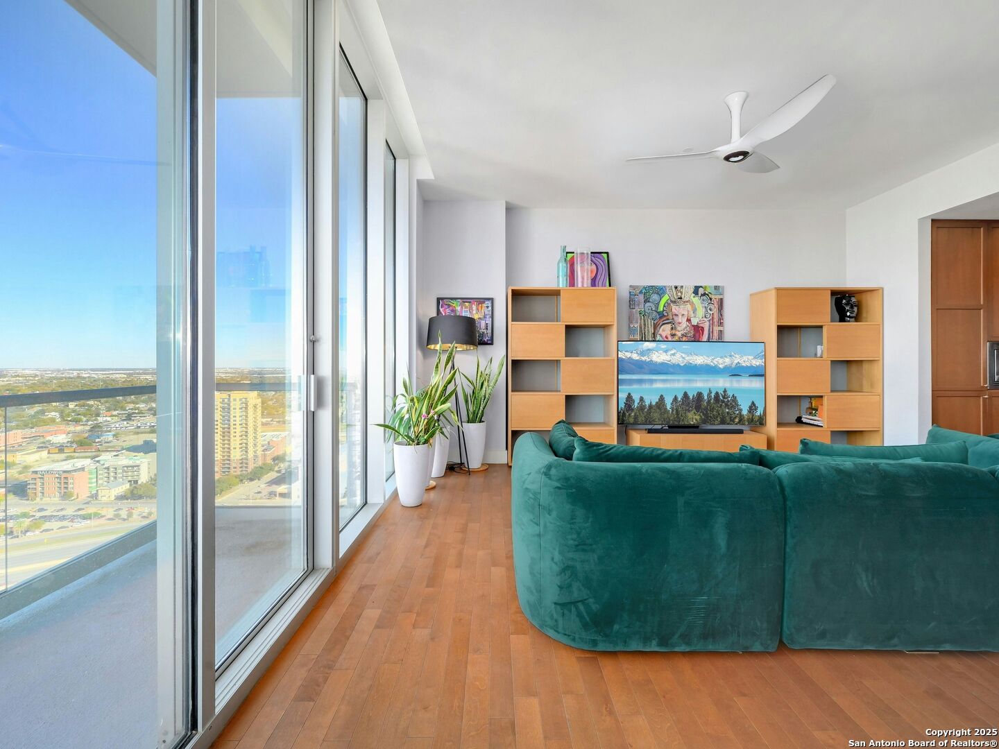 610 E MARKET ST 2816