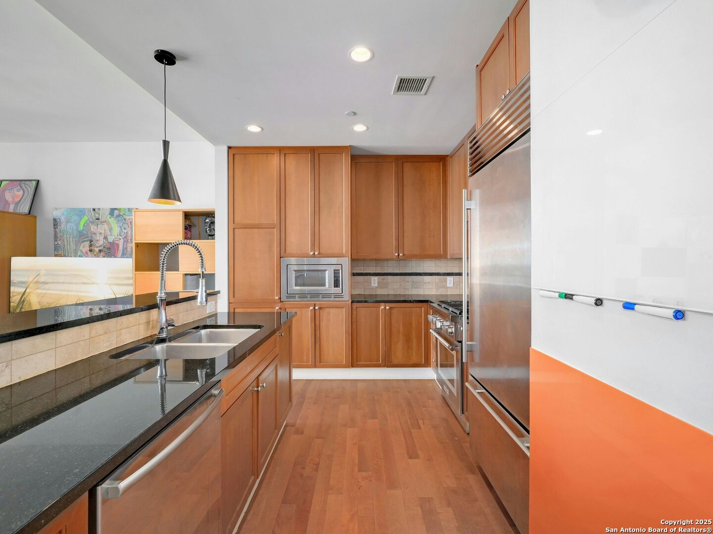 610 E MARKET ST 2816