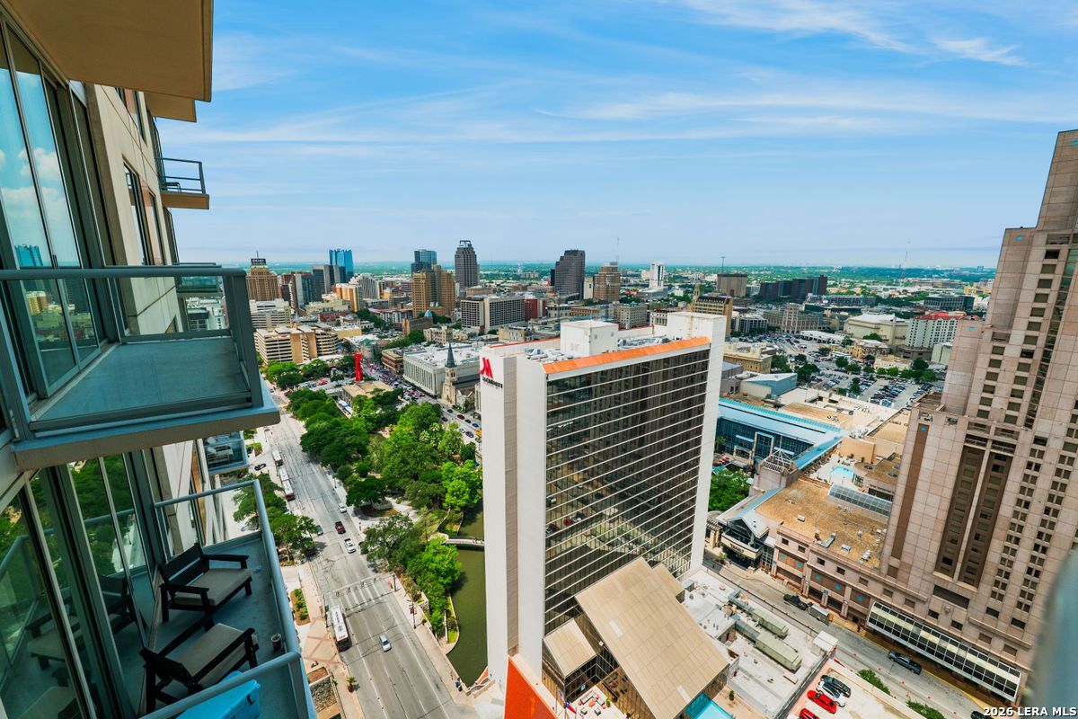 610 E Market 2706