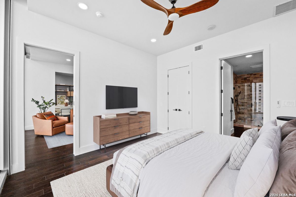 610 E Market 2706