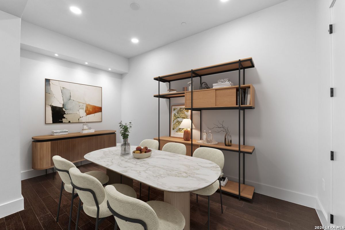 610 E Market 2706