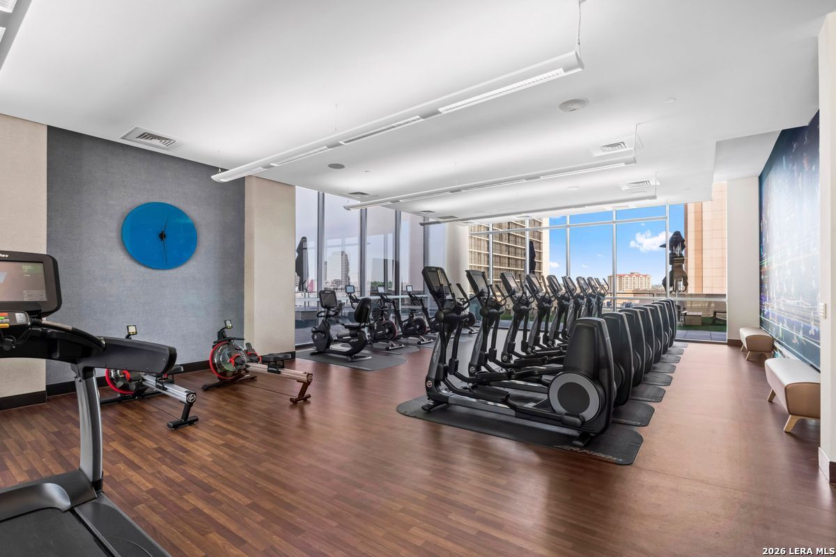 610 E Market 2706