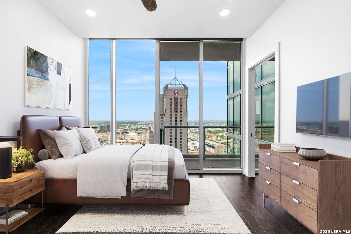 610 E Market 2706