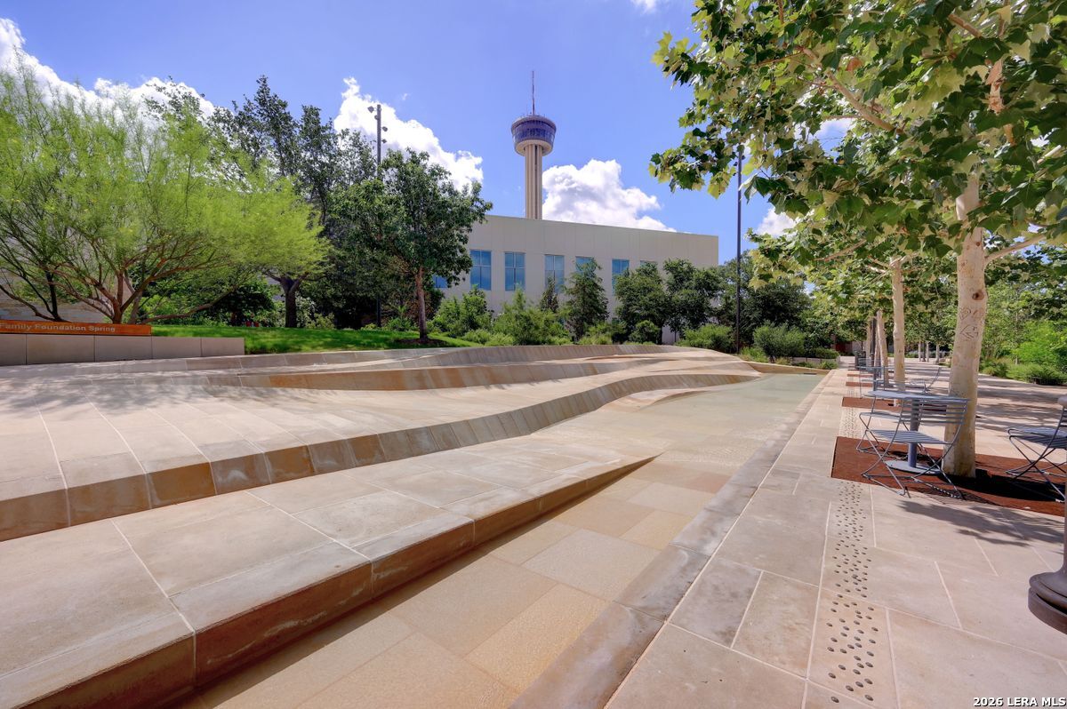 610 E Market 2706