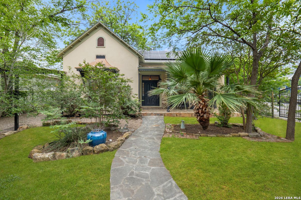 1012 N FLORES ST