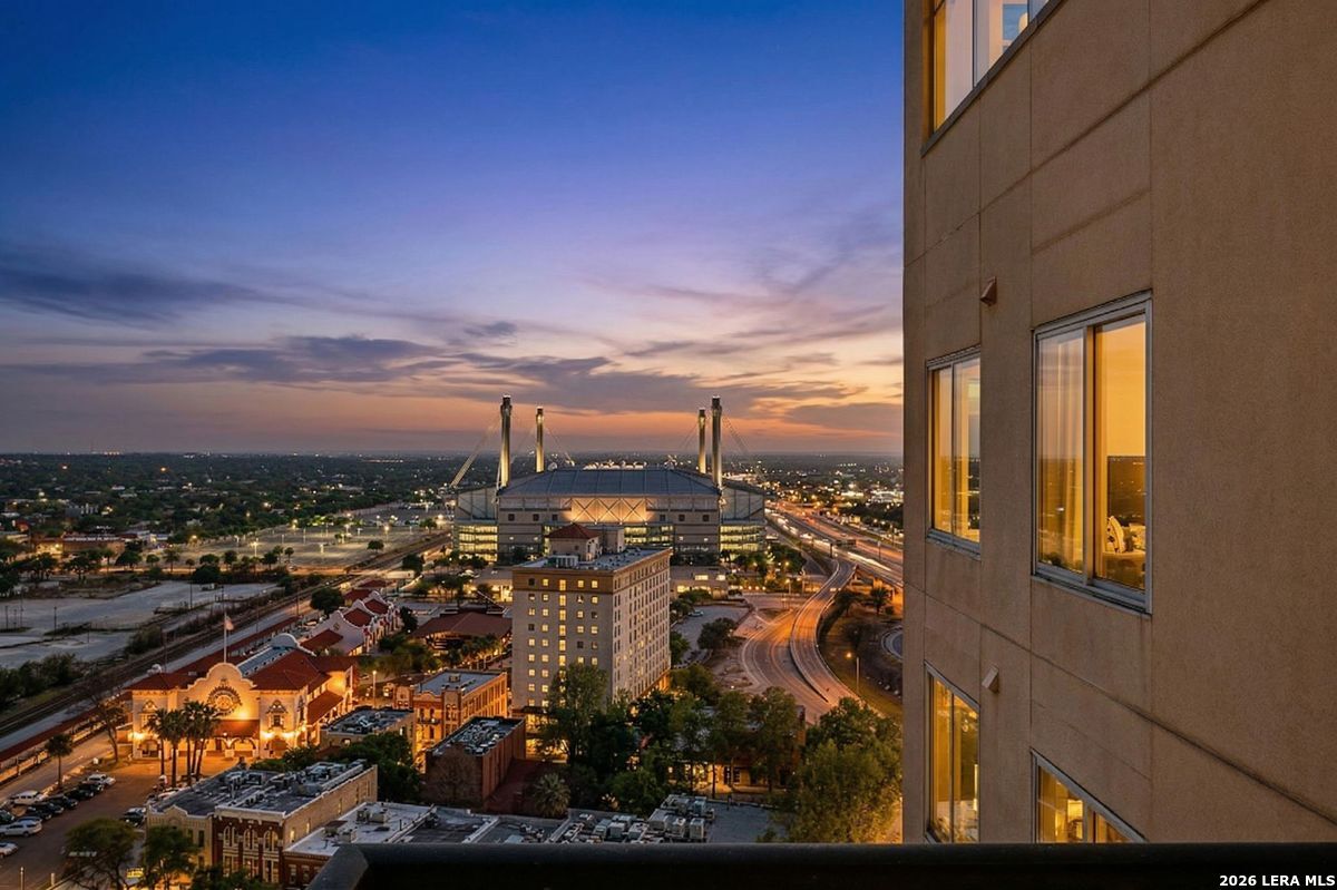 215 CENTER ST 1205