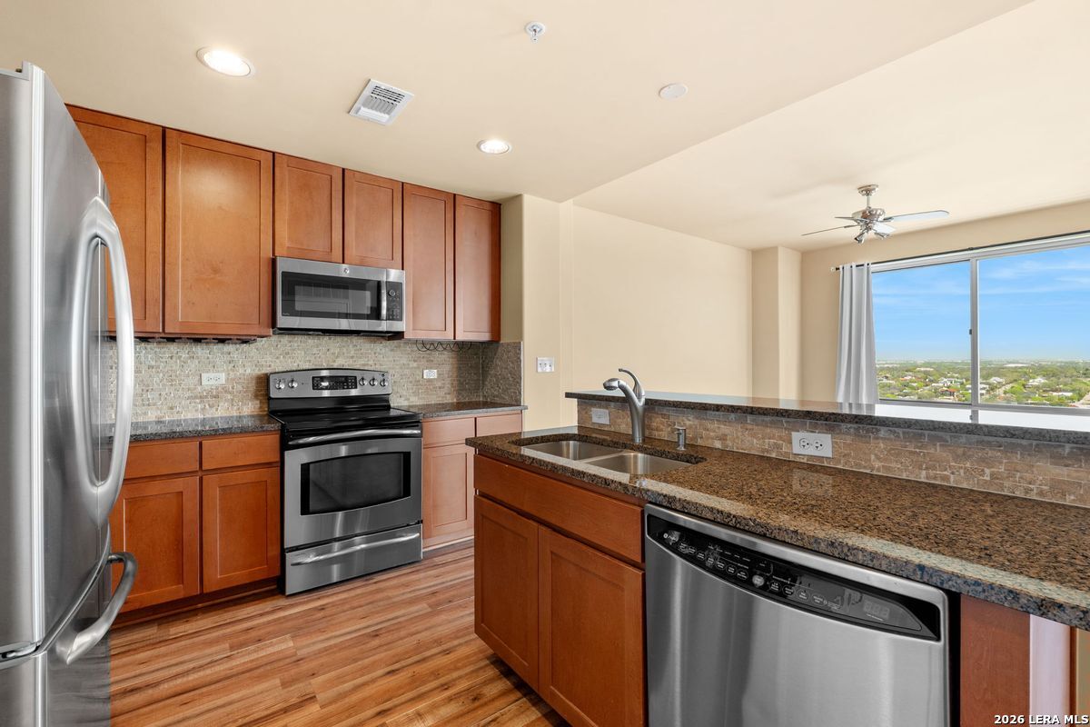 215 CENTER ST 1205