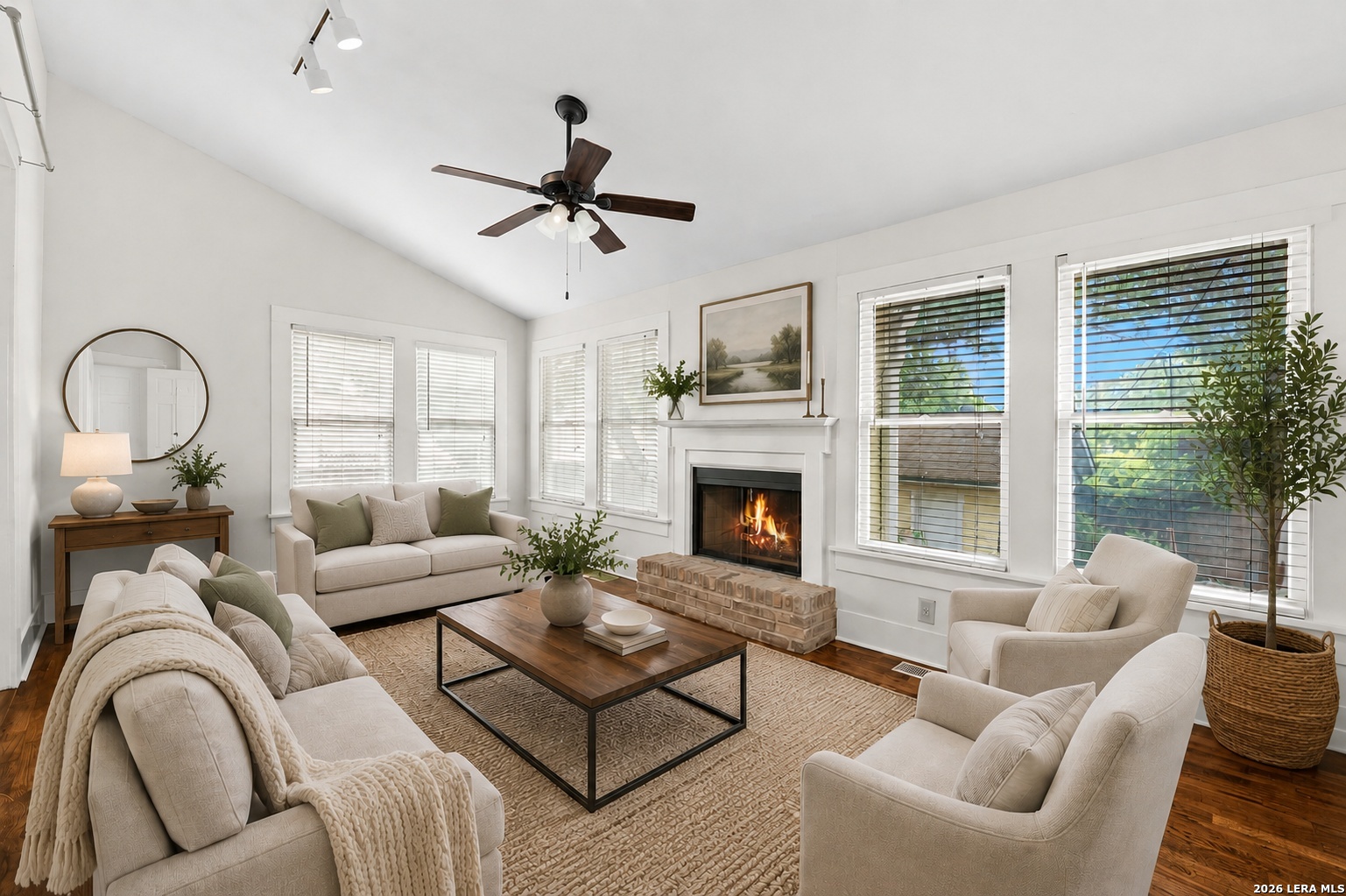 124 E Summit