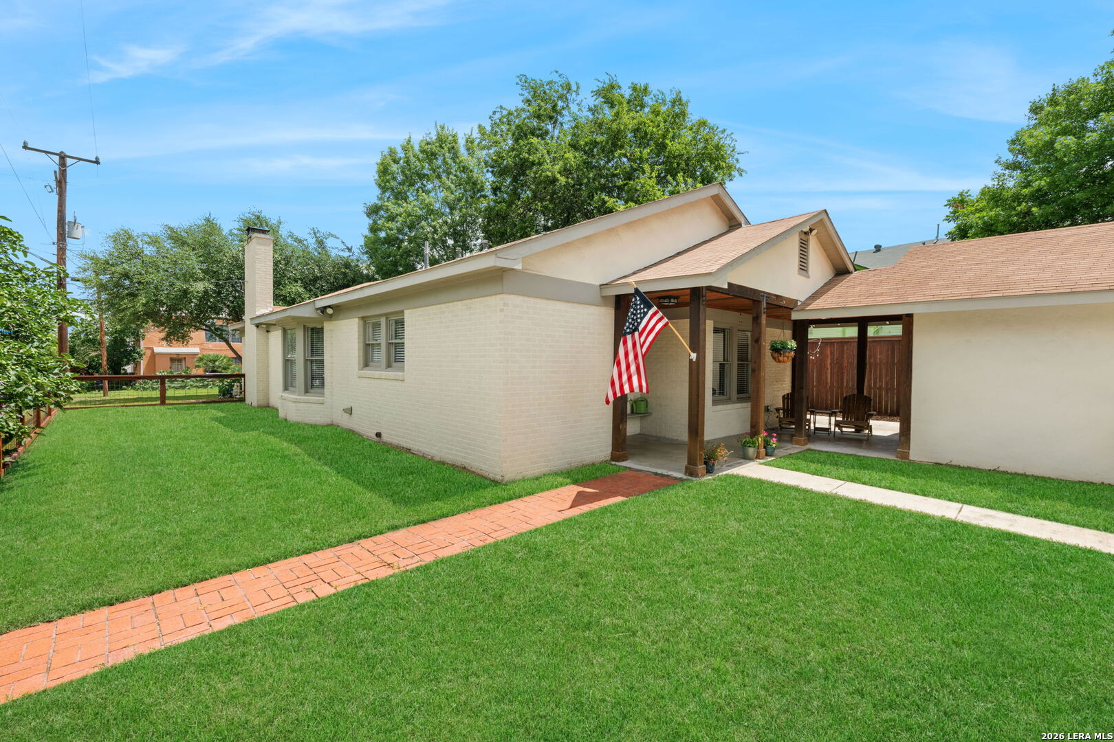 440 W Lynwood