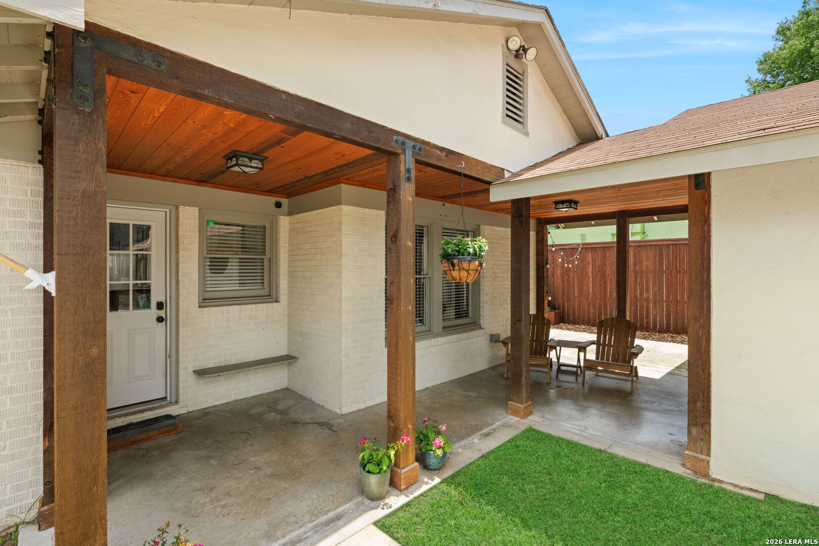 440 W Lynwood