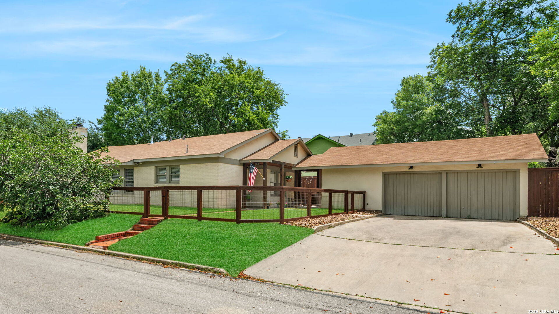 440 W Lynwood