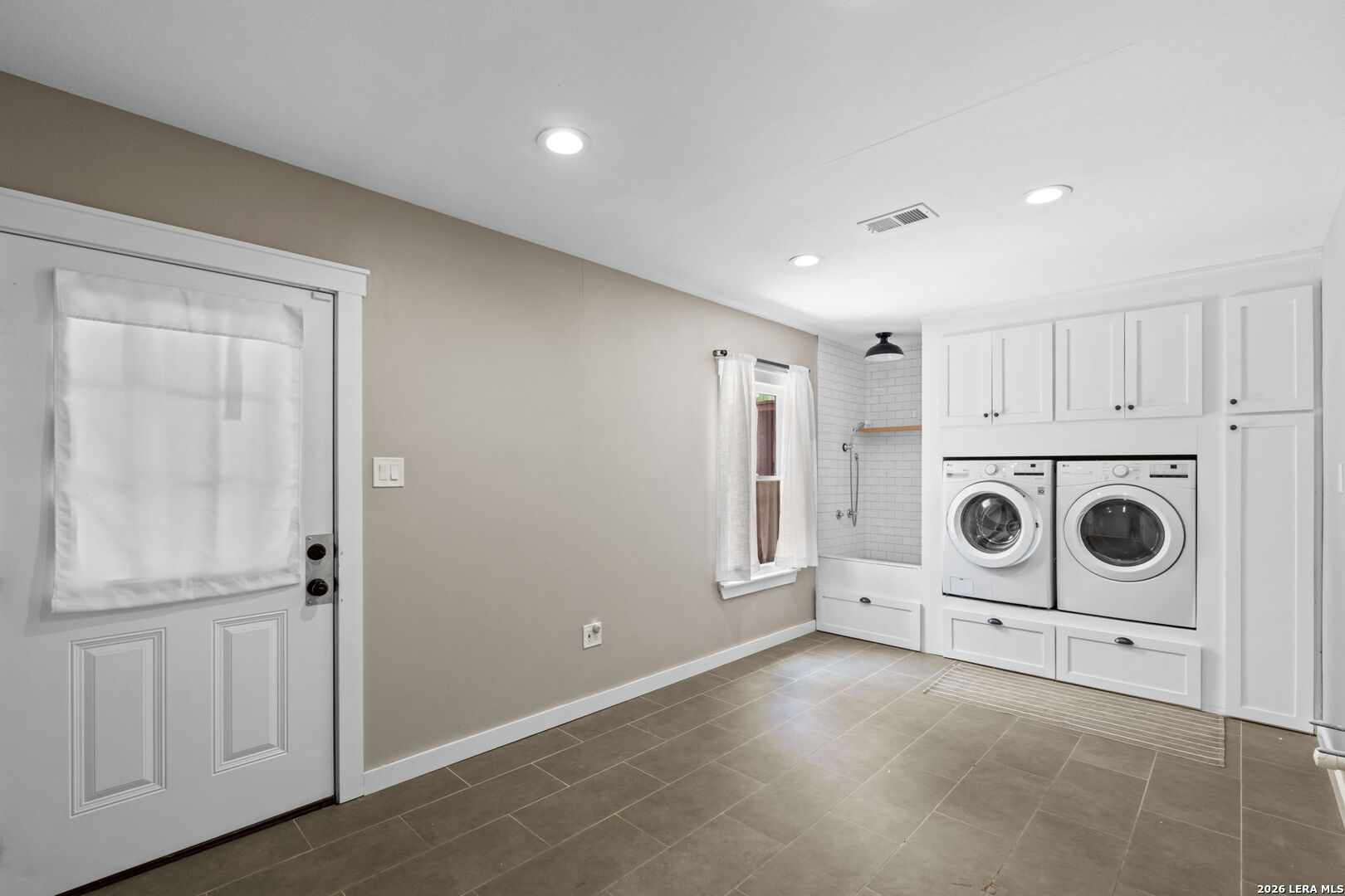 440 W Lynwood