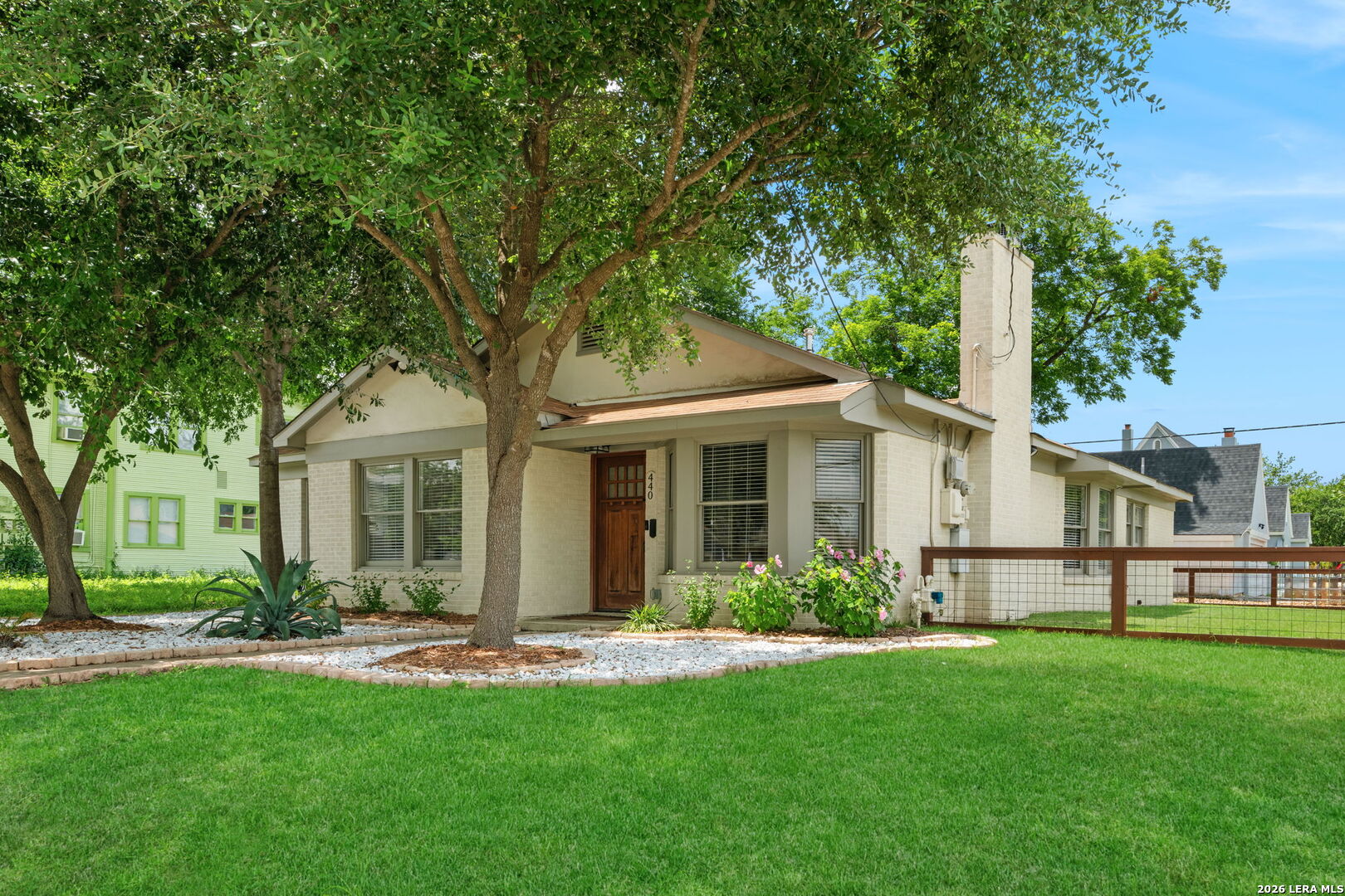 440 W Lynwood