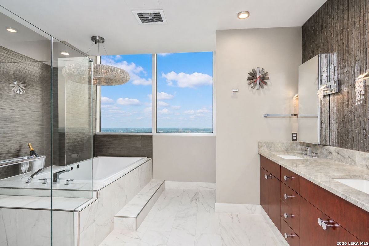 610 E Market St Unit: 3001