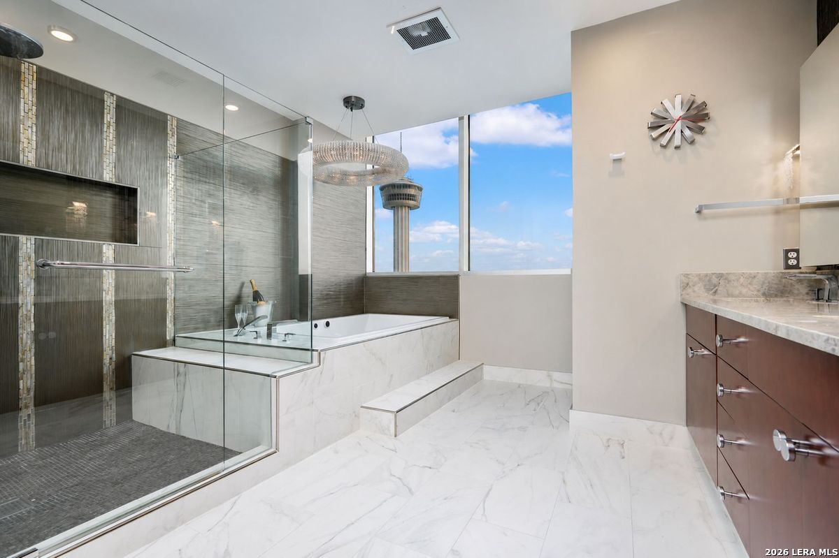 610 E Market St Unit: 3001