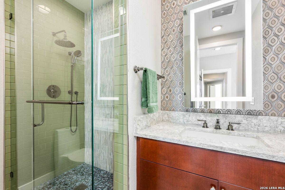 610 E Market St Unit: 3001