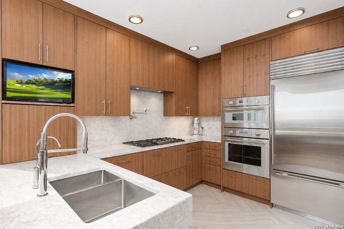 610 E Market St Unit: 3001