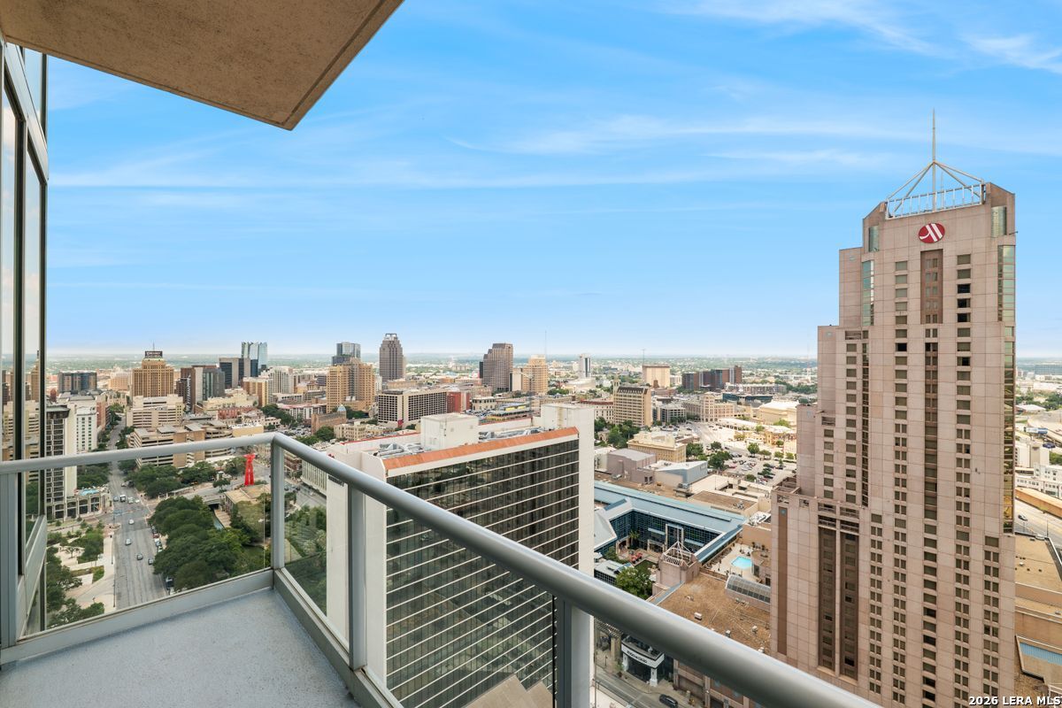 610 E Market Unit: 2708