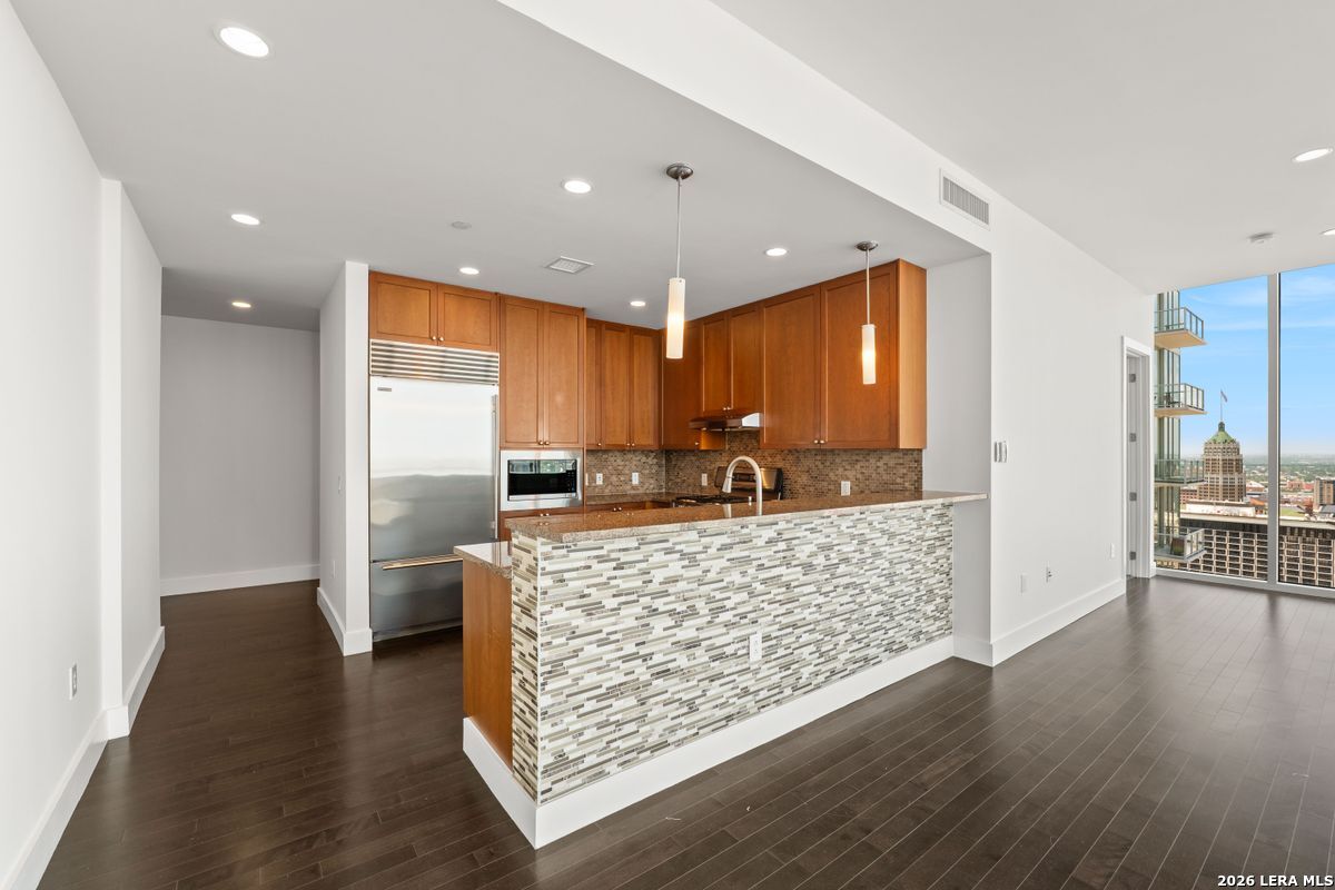 610 E Market Unit: 2708
