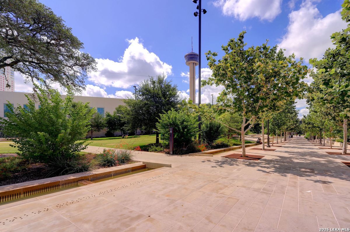 610 E Market Unit: 2708