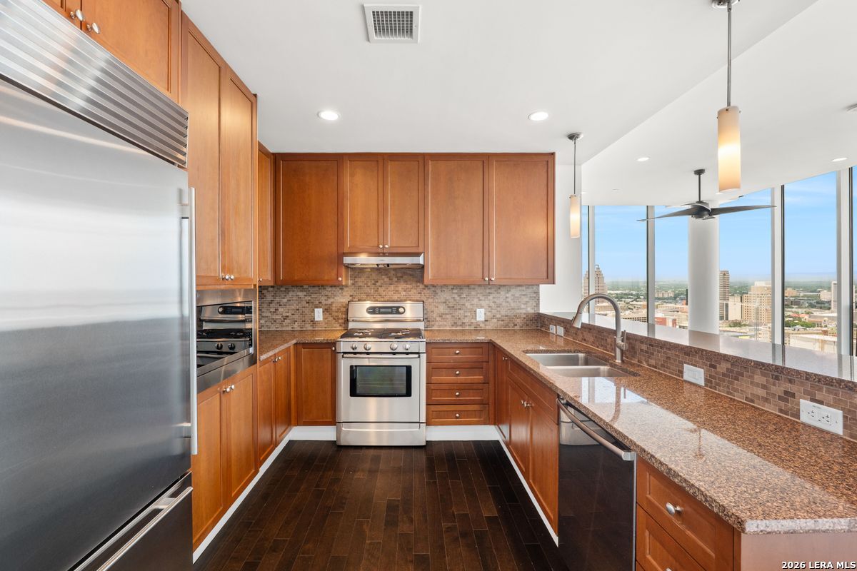 610 E Market Unit: 2708