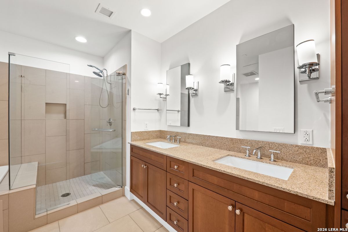 610 E Market Unit: 2708