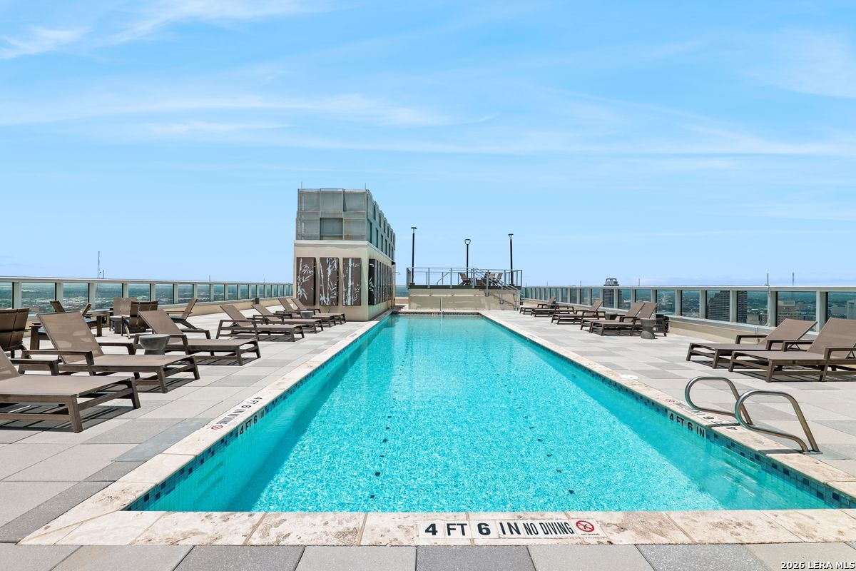 610 E Market Unit: 2708