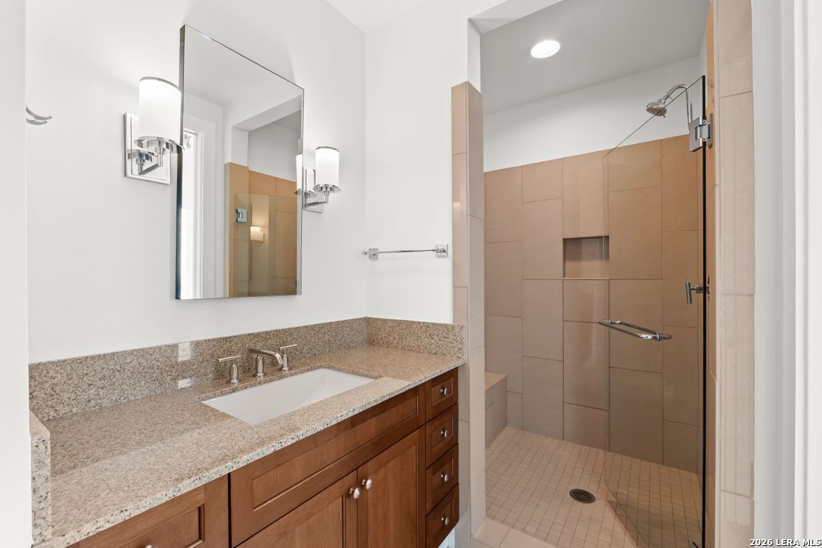 610 E Market Unit: 2708