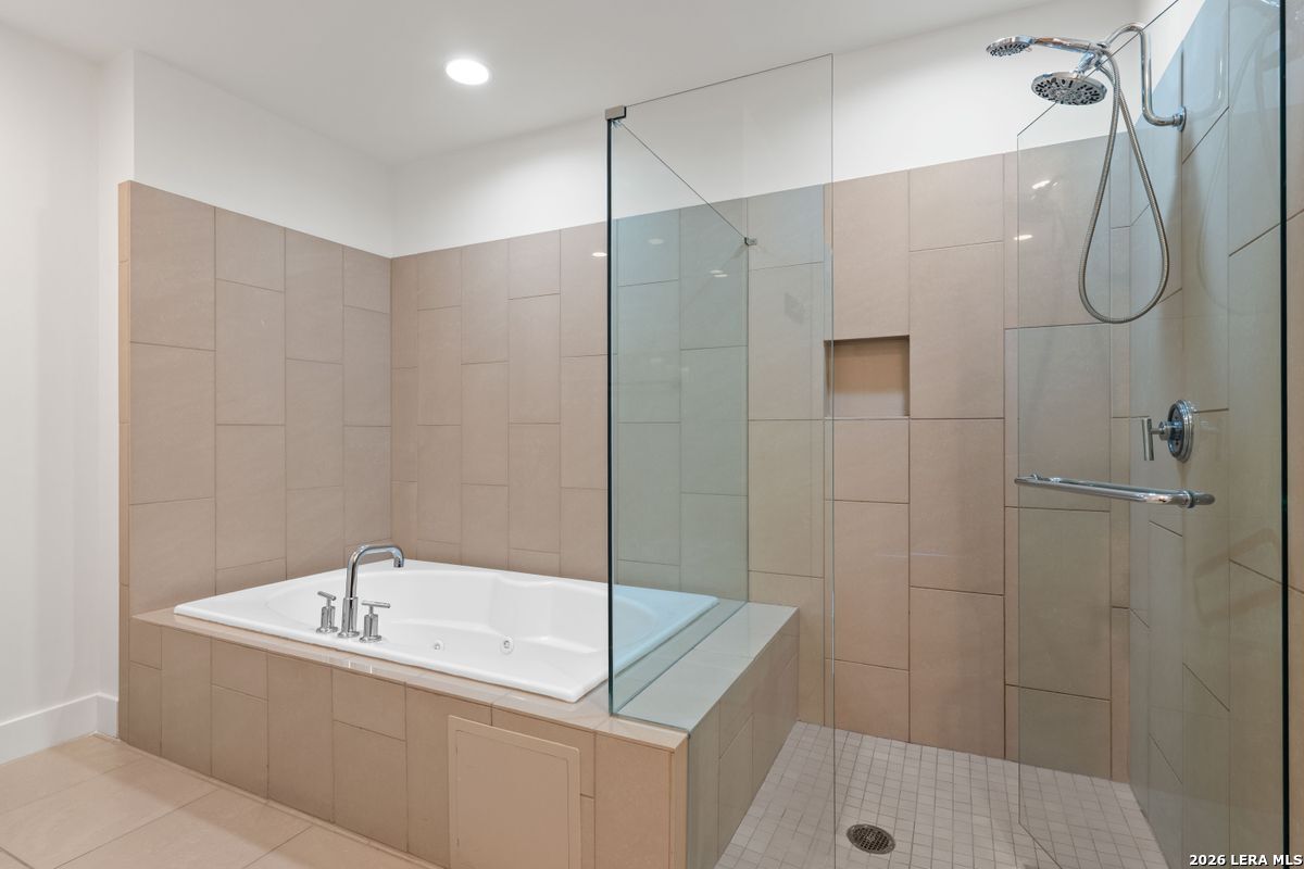 610 E Market Unit: 2708