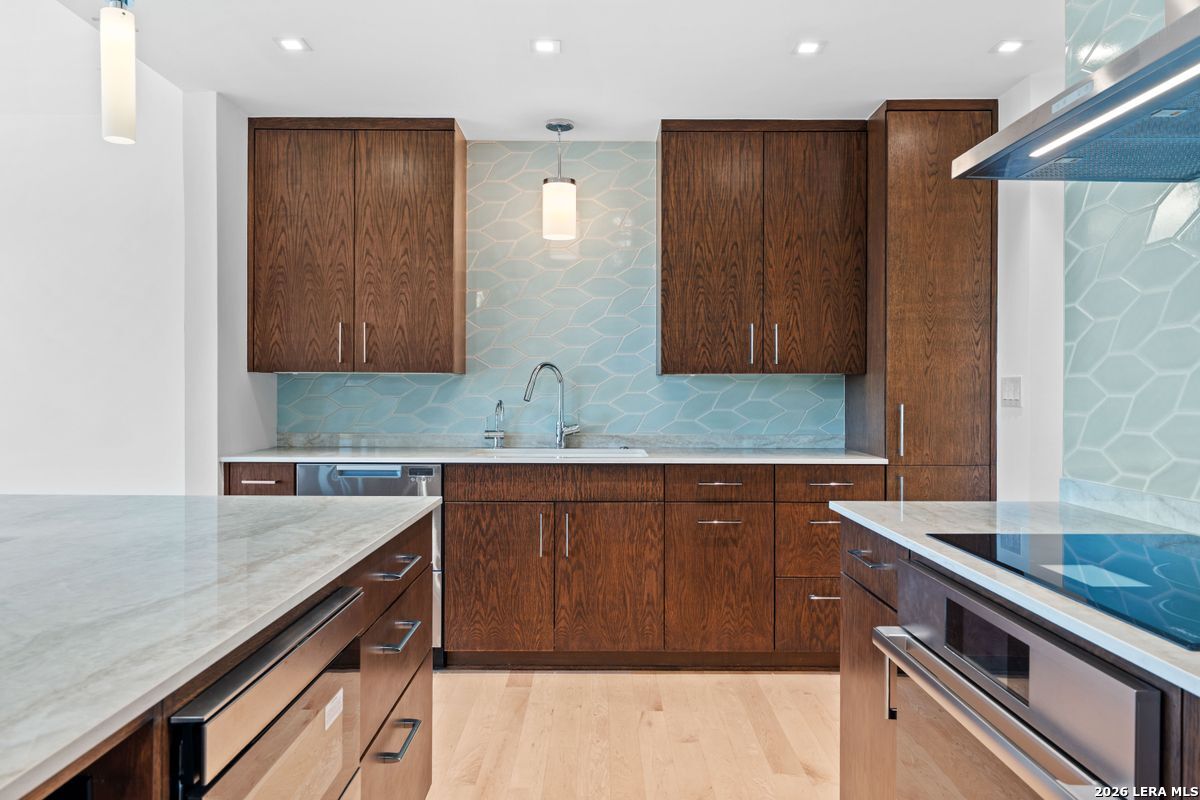 4001 N New Braunfels Unit: APT 302A