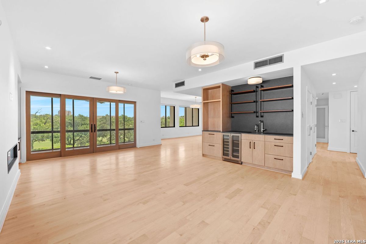 4001 N New Braunfels Unit: APT 302A