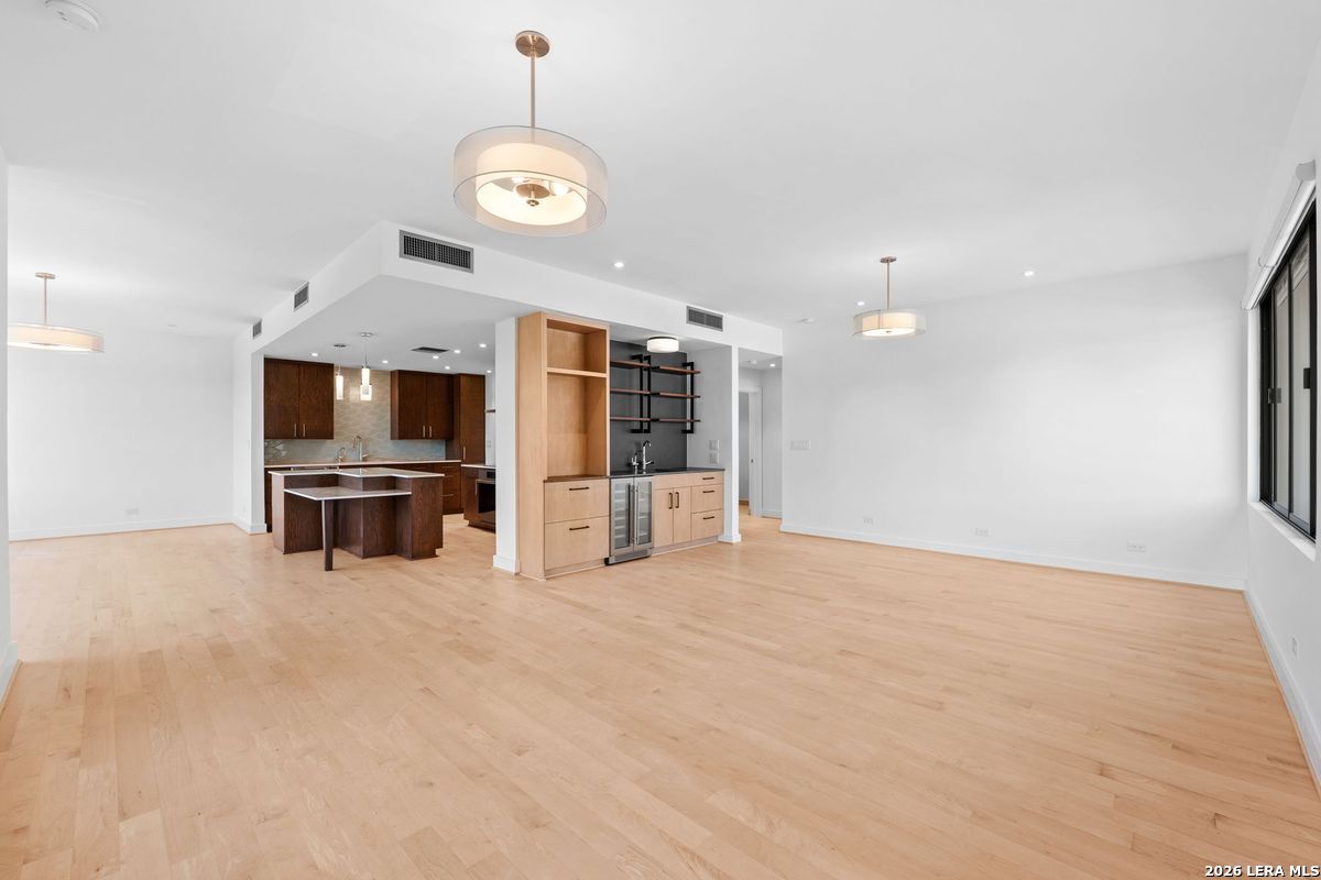 4001 N New Braunfels Unit: APT 302A