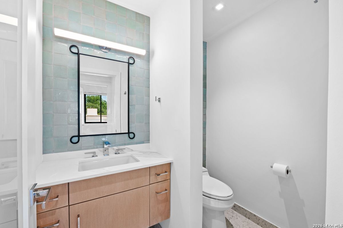 4001 N New Braunfels Unit: APT 302A