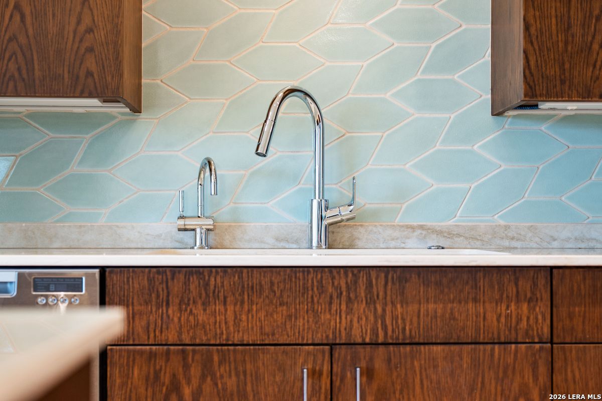 4001 N New Braunfels Unit: APT 302A
