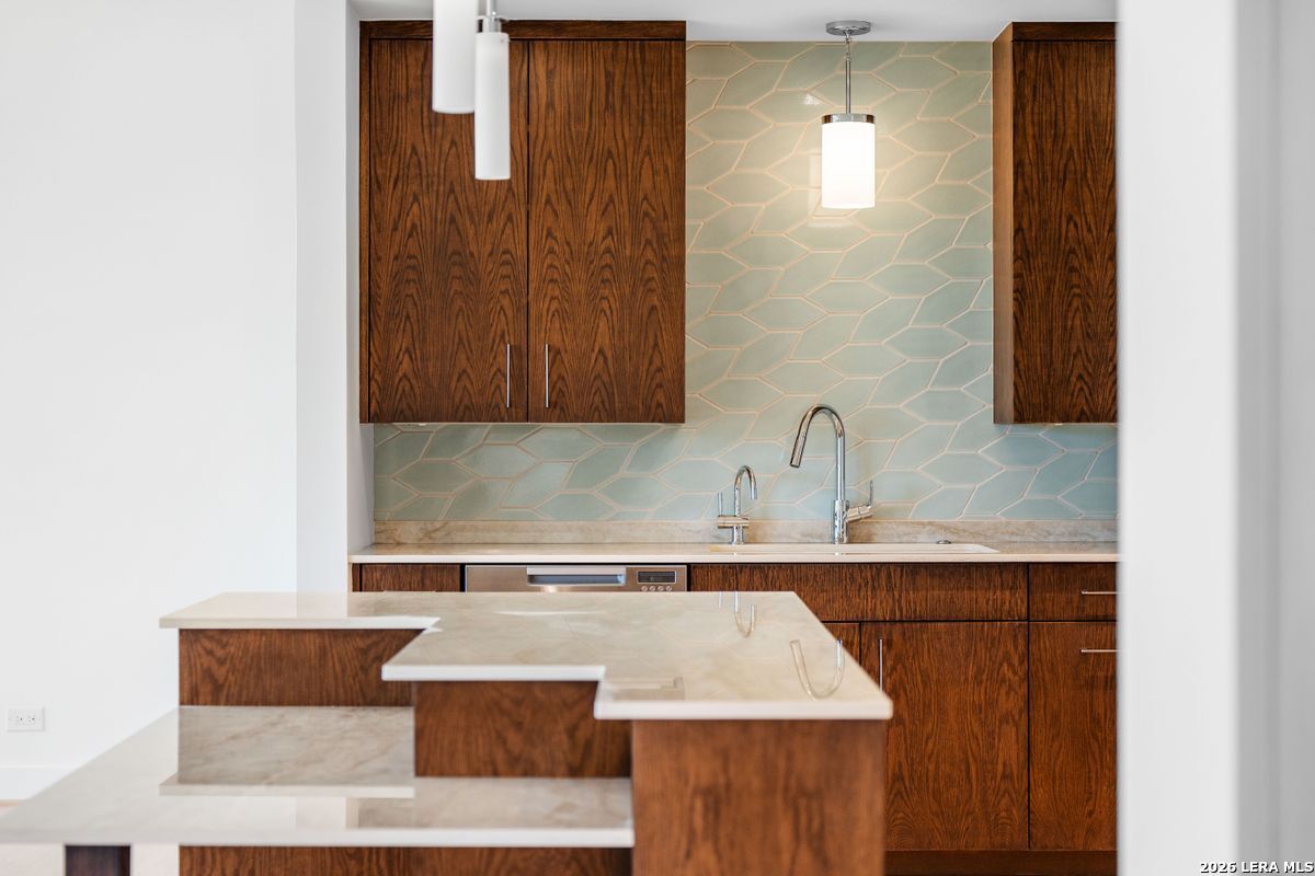 4001 N New Braunfels Unit: APT 302A