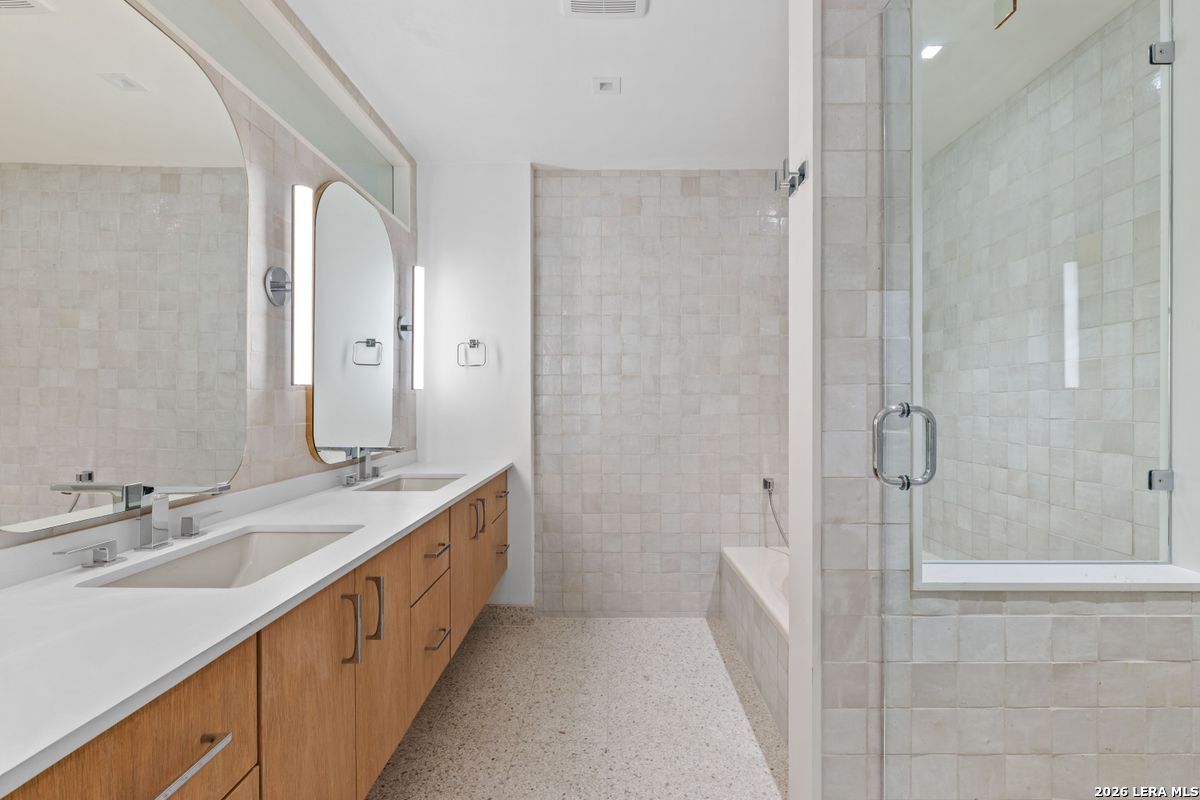 4001 N New Braunfels Unit: APT 302A