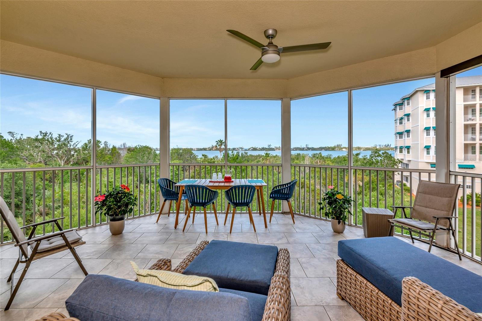 260 HIDDEN BAY DR #305