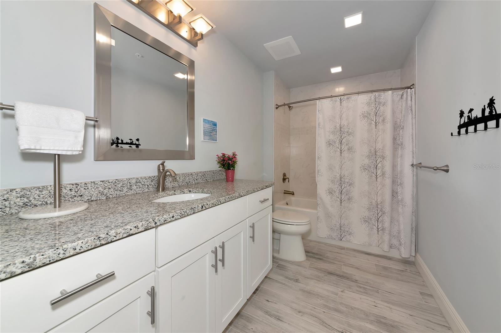 260 HIDDEN BAY DR #305