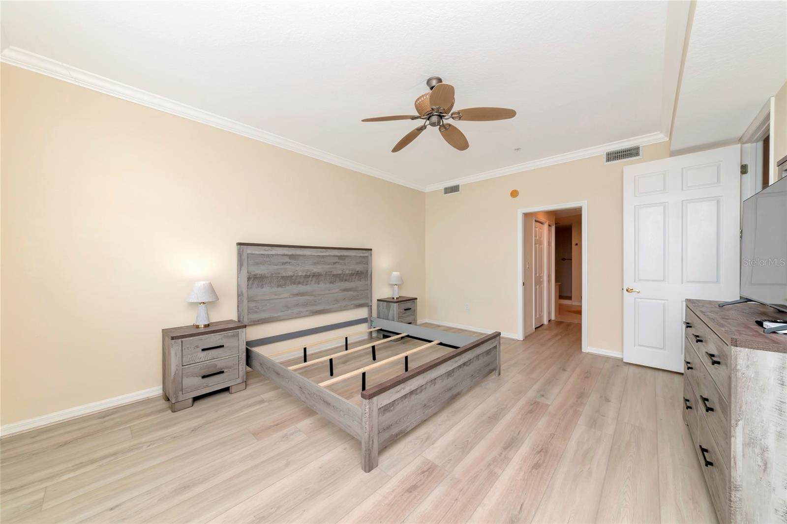 242 HIDDEN BAY DR #602