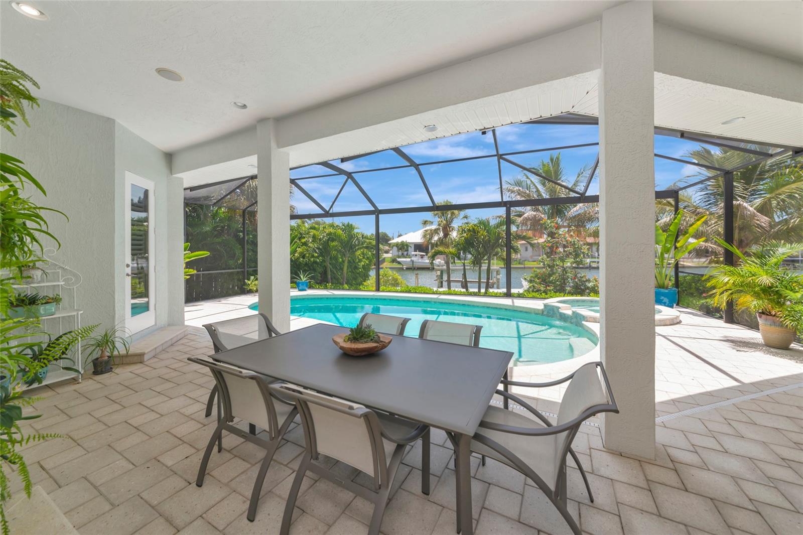 7631 COVE TER