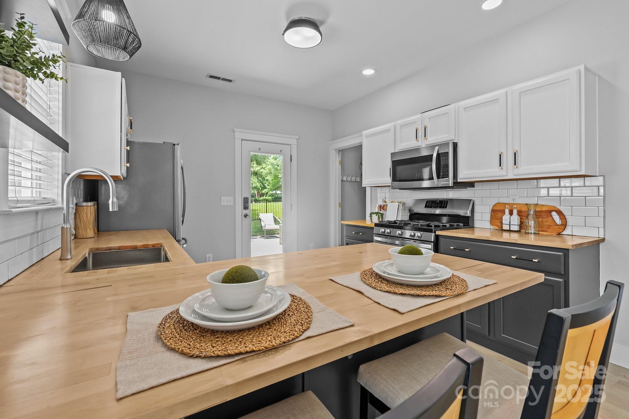 8225 Ballymore Court